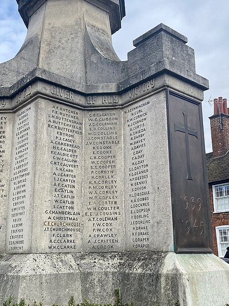 File:St Albans war memorial, February 2022 08.jpg