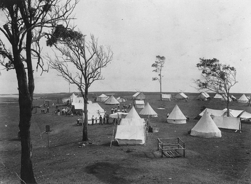 File:StateLibQld 1 186311 Tents on the foreshore at Wellington Point, ca. 1911.jpg