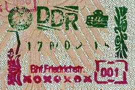 Een DDR stempel van Bahnhof Friedrichstraße in West-Duits paspoort.