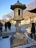 File:Stone Lantern, Buseoksa, Yeongju (영주 부석사 무량수전 앞 석등) - panoramio.jpg의 섬네일