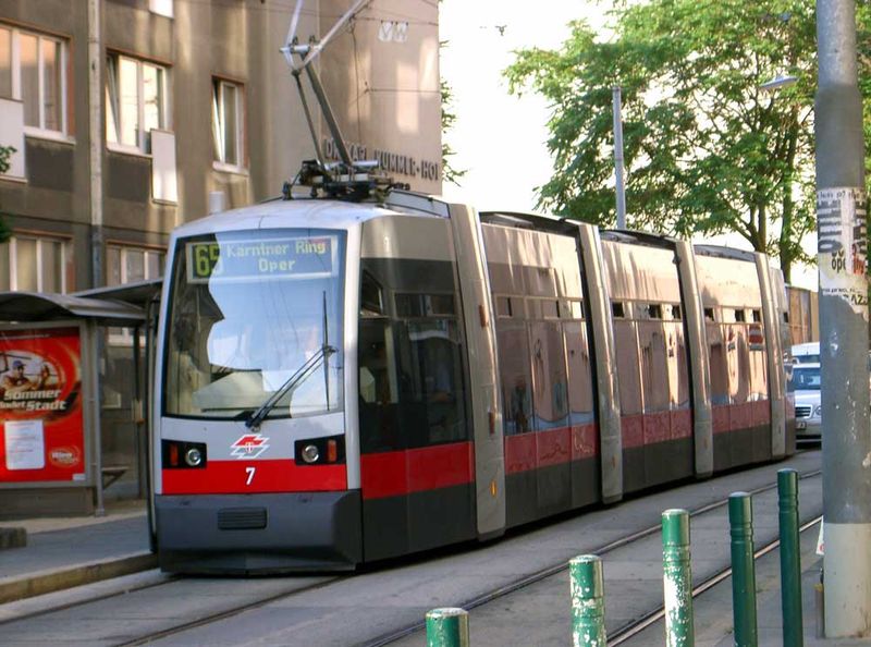 File:Strassenbahn Wien 03.jpg