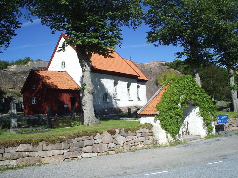 File:Svenneby gamla kyrka, den 29 juni 2006, bild 1.JPG