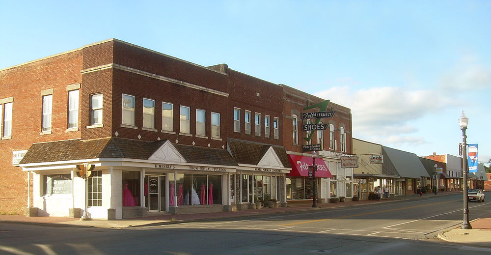 The population density of Tahlequah in Oklahoma is 32.43 square kilometers (12.52 square miles)