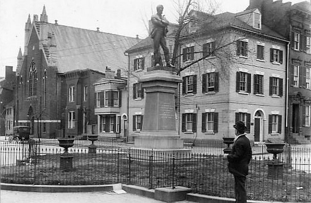 A Confederate memorial on George Washington Memorial Parkway, c. 1920