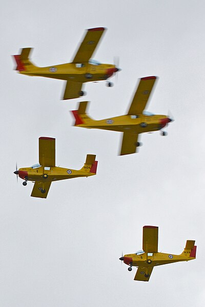 File:The Yellow Sparrows – 2017 Sola Airshow (43204537322).jpg