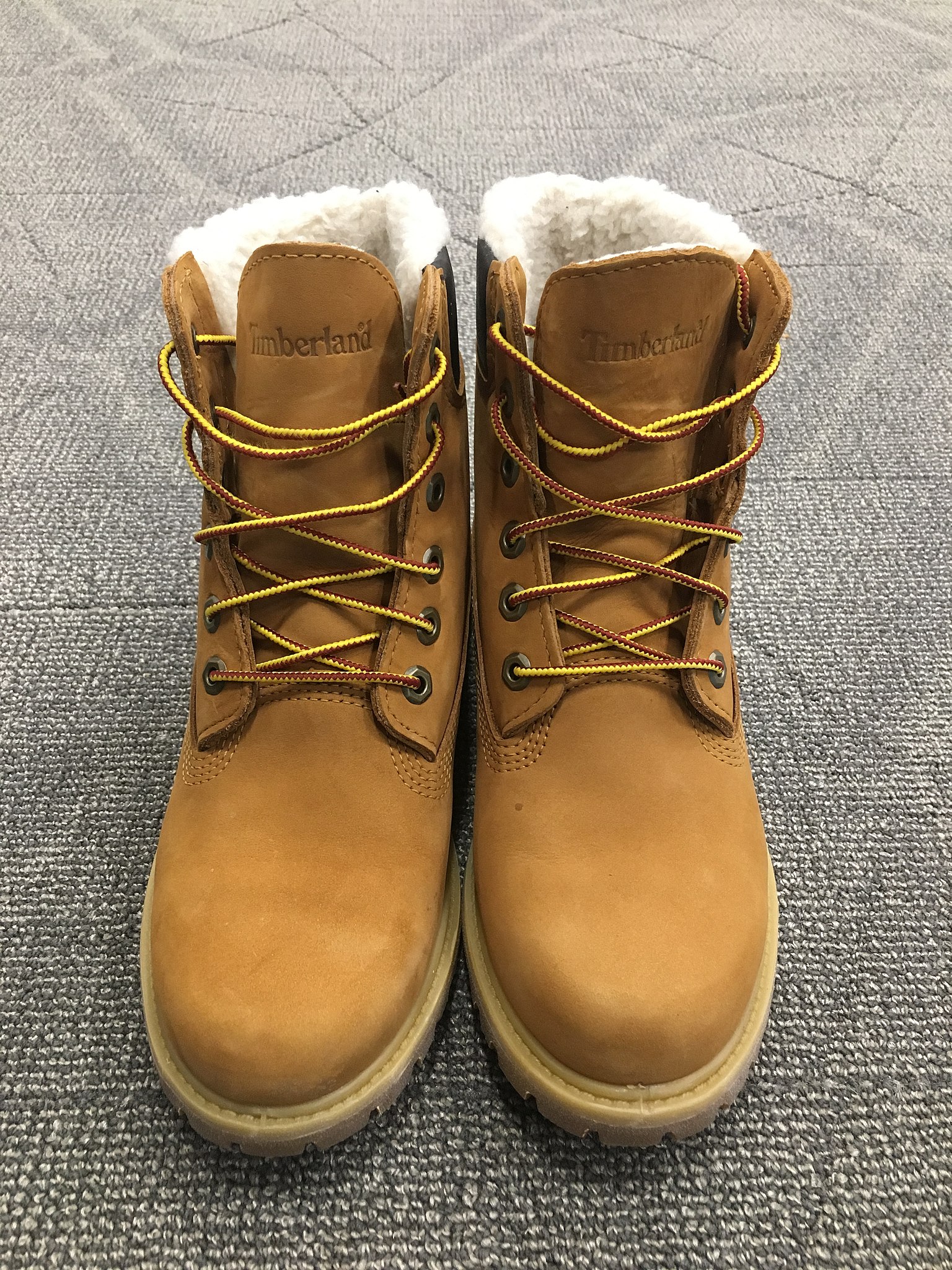 piek Munching Kaliber File:Timberland Shoes 1.jpg - Wikimedia Commons