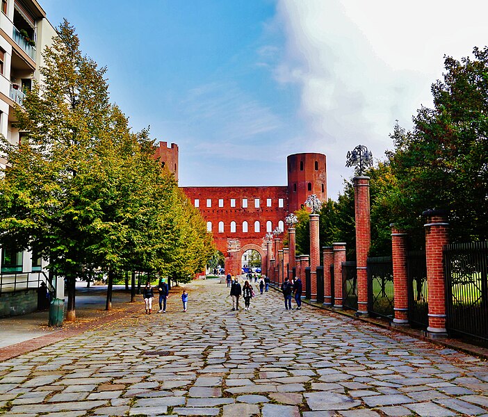 File:Torino Porta Palatina 1.jpg