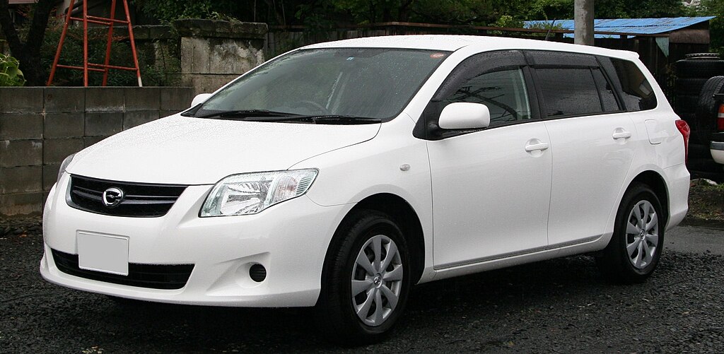 Файл:Toyota Corolla E12 Kombi front 20071102.jpg — Вікіпедія