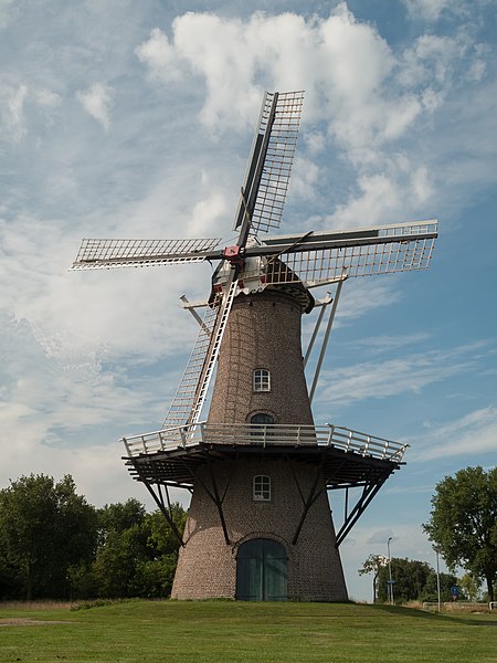 File:Tussen Gasselternijveeen en Gasselte, korenmolen de Juffer foto3 2014-07-12 17.05.jpg