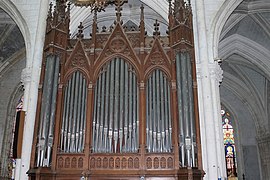Tuyaux orgue en la basilique Notre-Dame-des-enfants de Chateauneuf-sur-cher.jpg