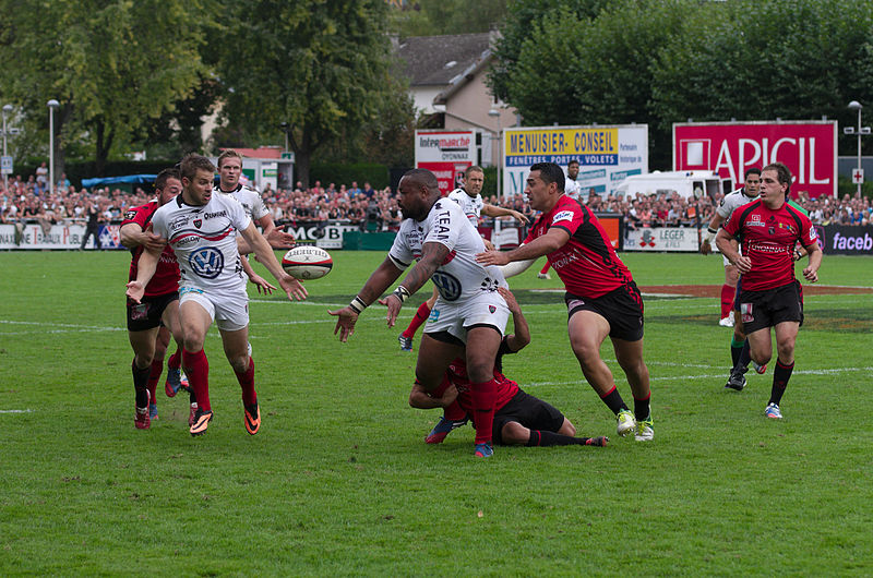 File:USO - RCT - 28-09-2013 - Stade Mathon - Passe après contact 1.jpg