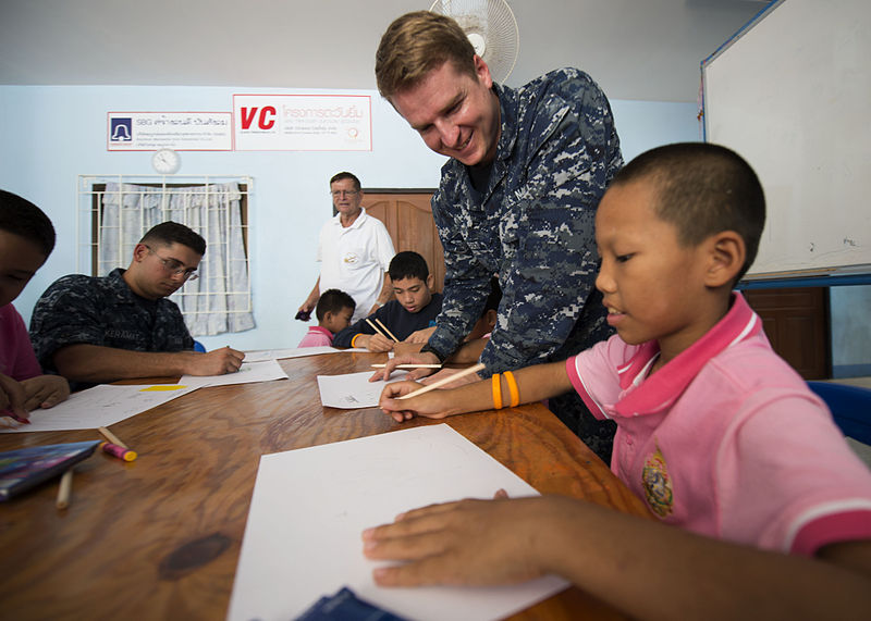 File:USS Mustin community service project 131029-N-CG241-277.jpg