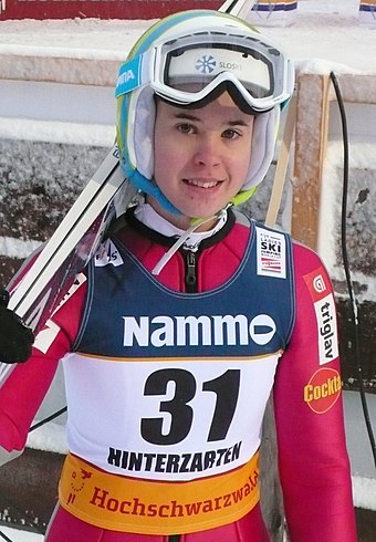 Urša Bogataj remporte deux médailles d'or en saut à ski : en individuel et par équipe mixte.
