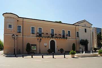 File:Veduta_di_palazzo_valignani.jpg