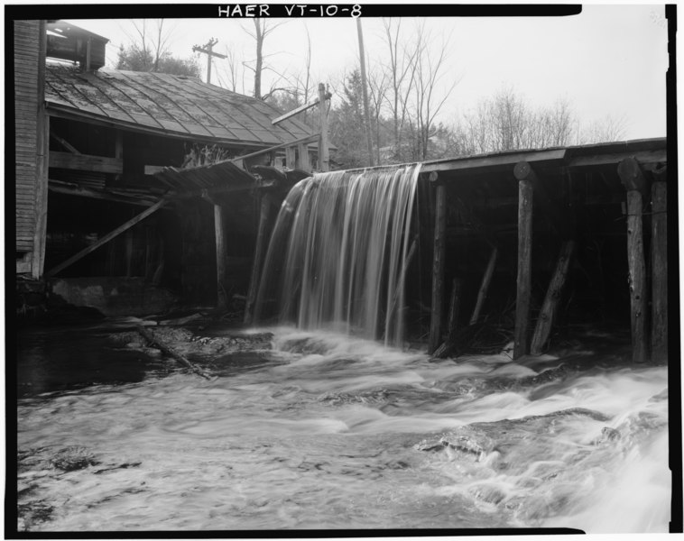 File:View looking west at rear of Cider Mill and SW end of dam. Details of dam construction. - Ben Thresher's Mill, State Aid No. 1, Barnet, Caledonia County, VT HAER VT,3-BACEN,1-8.tif