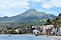 Mount Pelée gezien vanaf Saint Pierre aan de kust