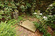 Vrchotovy Janovice, zámecký park, hřbitov rodiny Nádherných z Borutína. Hrob vychovatelky Mary Cooney (1855-1942).