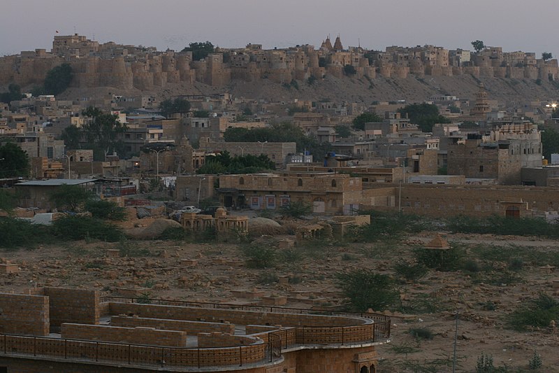 File:Vyas Chattri - Royal Cenotaphs - Jaisalmer 32 (427426745).jpg