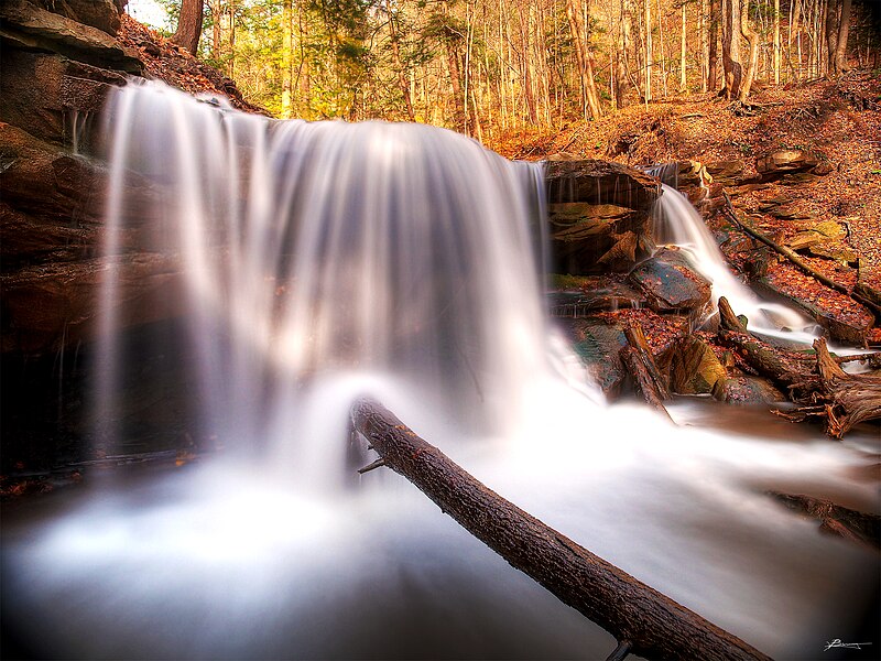 File:Waterfall at Dundas Peak, Ontario.jpg