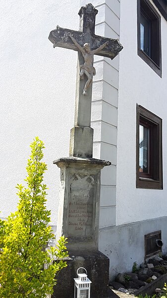 File:Wegkreuz bei der Schmiedgasse in Arlen.jpg