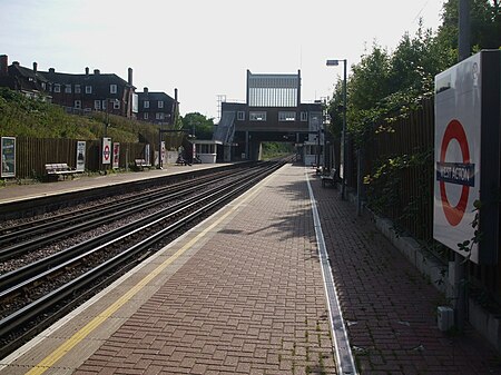 West Acton stn look west.JPG