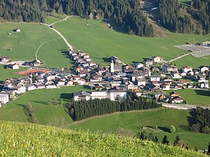 Blick vom Salvenberg auf das Dorfzentrum