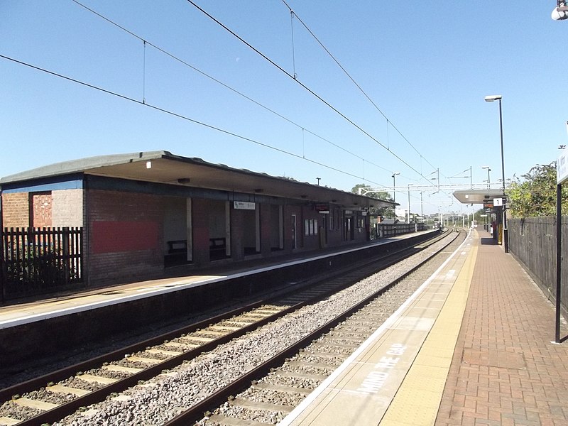 File:Witton Station - shelter - Platform 2 (7951389644).jpg