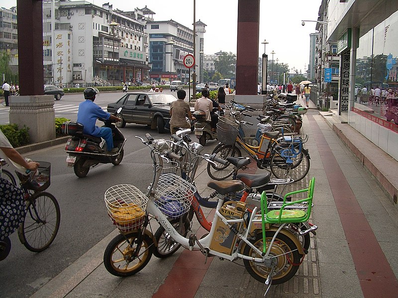 Tập tin:Yangzhou-WenchangLu-electric-bicycles-3278.jpg