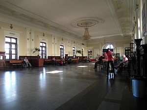Wnętrze dworca kolejowego