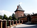 Кутова башта та оборонні мури ХVст. Святогорського монастиря с.Зимне.JPG