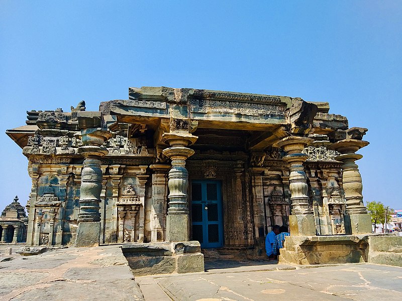 File:11th century Kasivisvesvara temple, Lakkundi, Karnataka India - 25.jpg