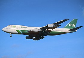 158dv - PIA Pakistan International Airlines Boeing 747-200 (M), AP-BAT@LHR,27.10.2001 - Flickr - Aero Icarus.jpg