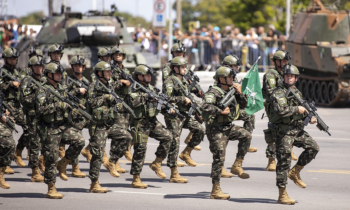 File:Comemoração do Dia do Exército Brasileiro (13855146674).jpg -  Wikimedia Commons