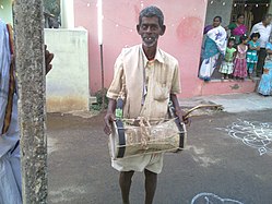 Urumi melam (hourglas drum) 2- urumi melam.jpg