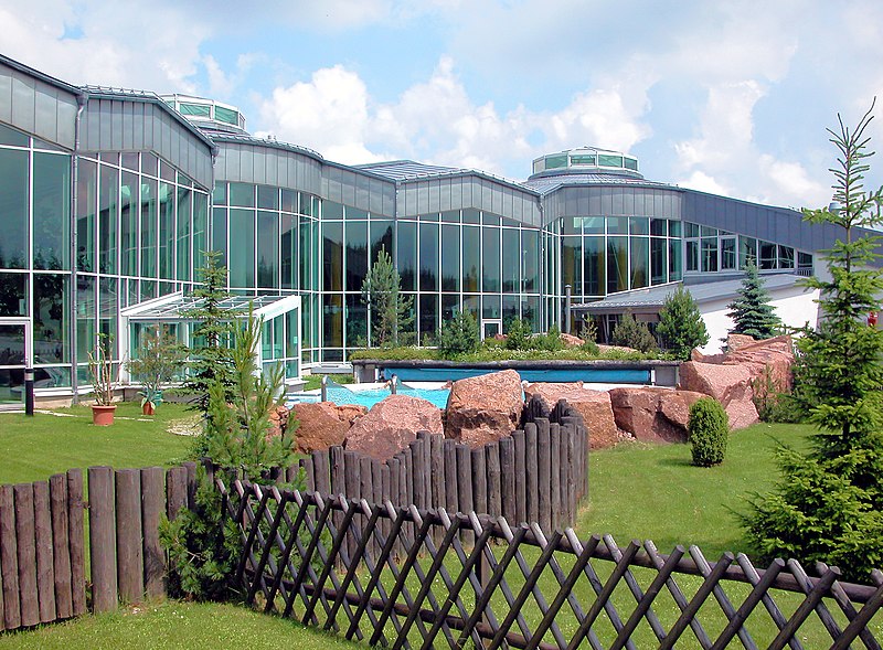 File:20090704085DR Altenberg Sa Hallenbad Rehaklinik Raupennest.jpg