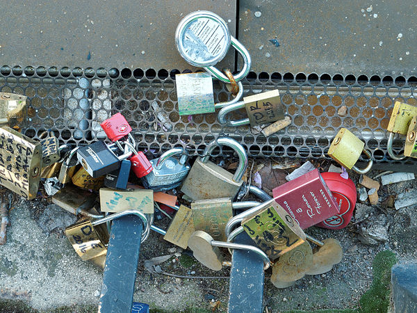 Cadenas d'amour sur le pont de l'Archevêché.