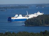 English: Vuosaari seen from the top terrace of the Cirrus skyscraper. Suomi: Vuosaari Cirruksesta Italiano: Vedute di Vuosaari dal belvedere in cima alla torre Cirrus.