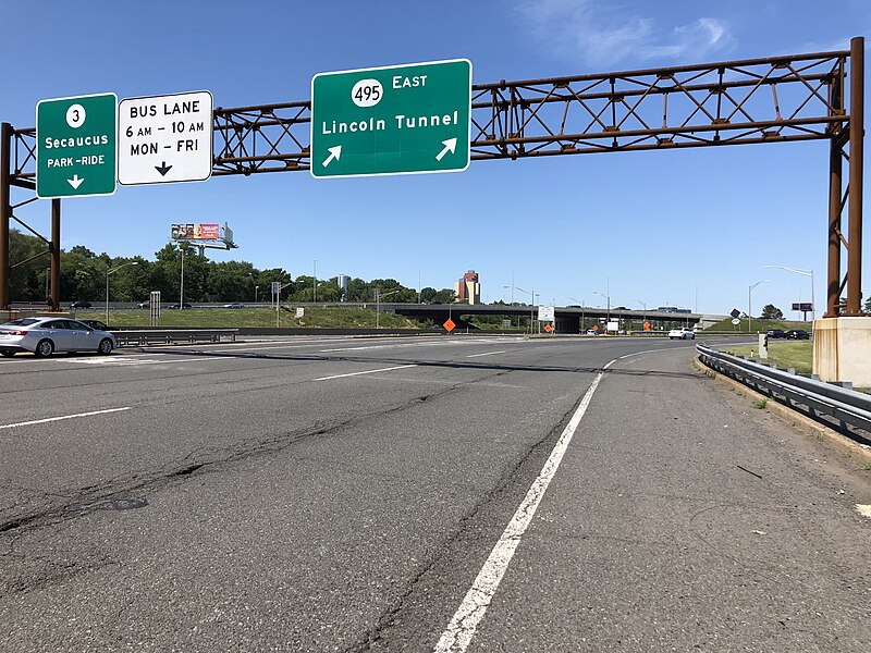 File:2018-07-08 14 42 02 View east along New Jersey State Route 495 (Lincoln Tunnel Approach) at the exit for New Jersey State Route 3 (Secaucus) in Secaucus, Hudson County, New Jersey.jpg