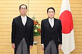 2022年11月21日、松本剛明へ総務大臣の辞令交付に際して