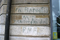 Dobový nápis: Smrť Badogliovi a zradcom Národnej fašistickej strany!