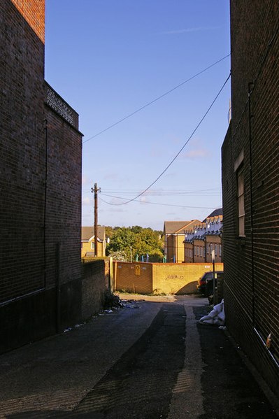 File:Access road, Chase Side, London N14 - geograph.org.uk - 998762.jpg