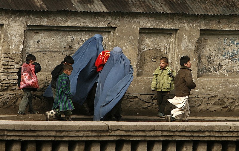 File:Afghan women and children 2-5-09.jpg