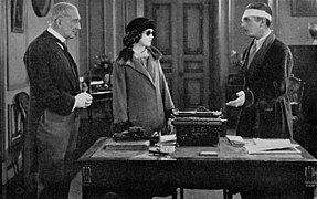 Une scène de Man and Maid avec Alec B. Francis et Lew Cody (1925)