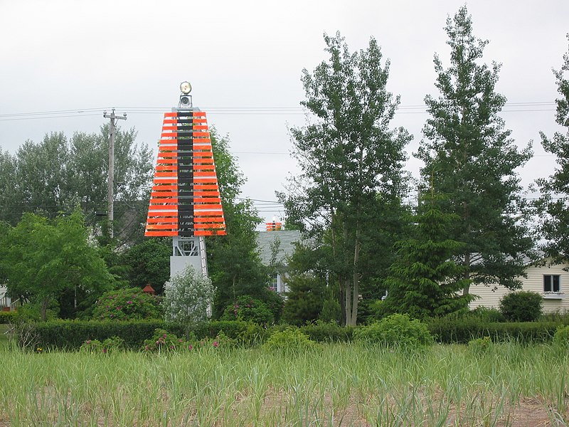 File:Alignement postérieur masqué - Chandler - Baie des Chaleurs (Québec).jpg