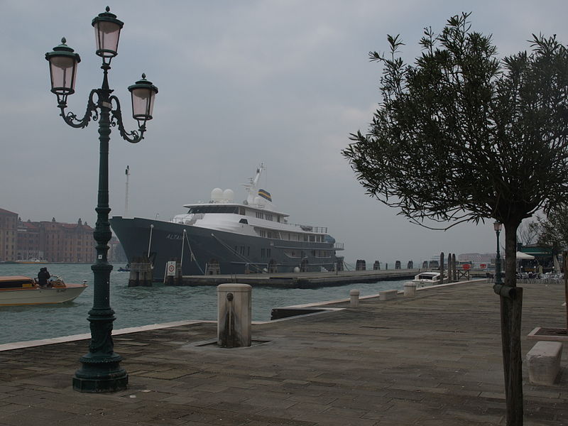 File:Altair in Venice.JPG