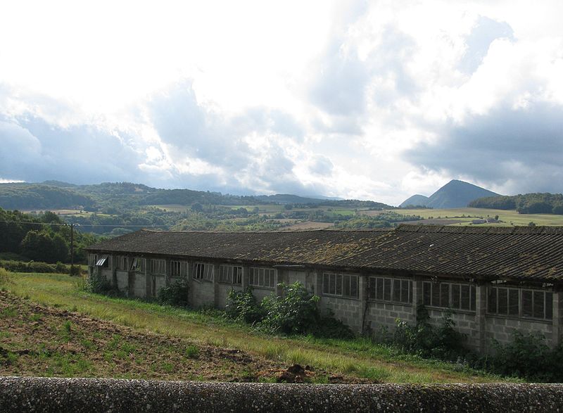 File:Ancien élevage de poules à Truinas.jpg