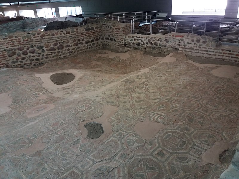 File:Ancient Cultural and Communication Complex Serdica - Mosaics, Sofia, Bulgaria (9).jpg