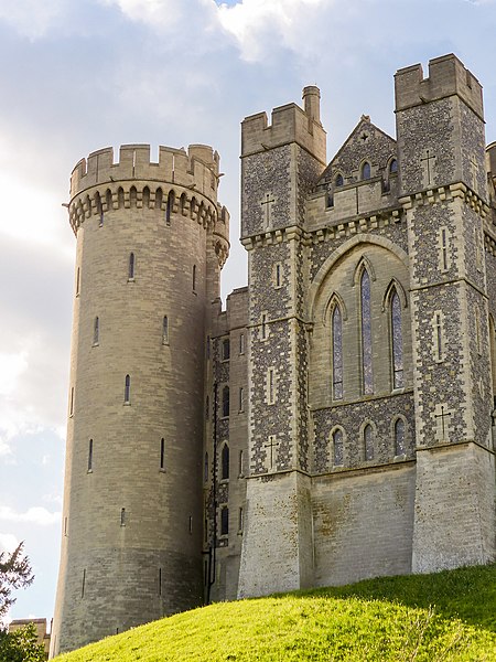 File:Arundel Castle (46444435805).jpg