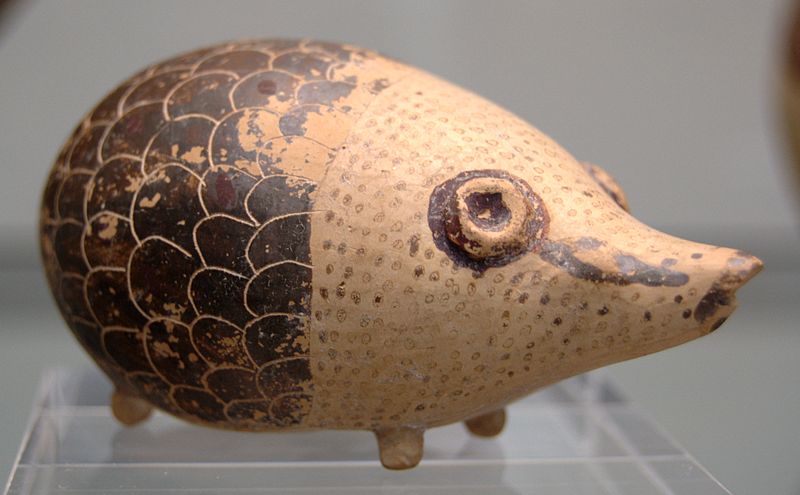 File:Aryballos hedgehog 600 BC Staatliche Antikensammlungen.jpg