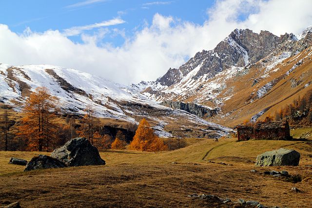 File:Autumn_in_the_Valle_di_Champorcher_(10833229265).jpg